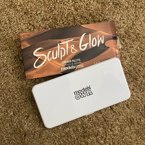 Models Own | NWB Sculpt + Glow Contour Palette - Picture 2 of 6